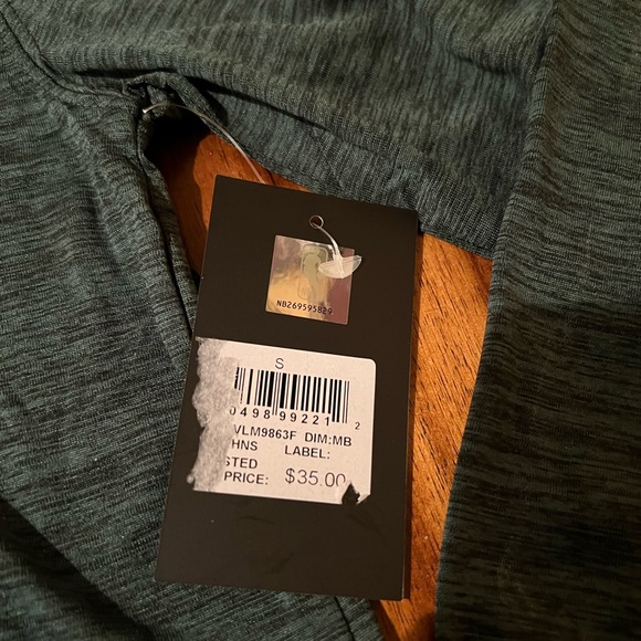 Men’s Official NBA Milwaukee Bucks Long Sleeve Shirt - Picture 3 of 5